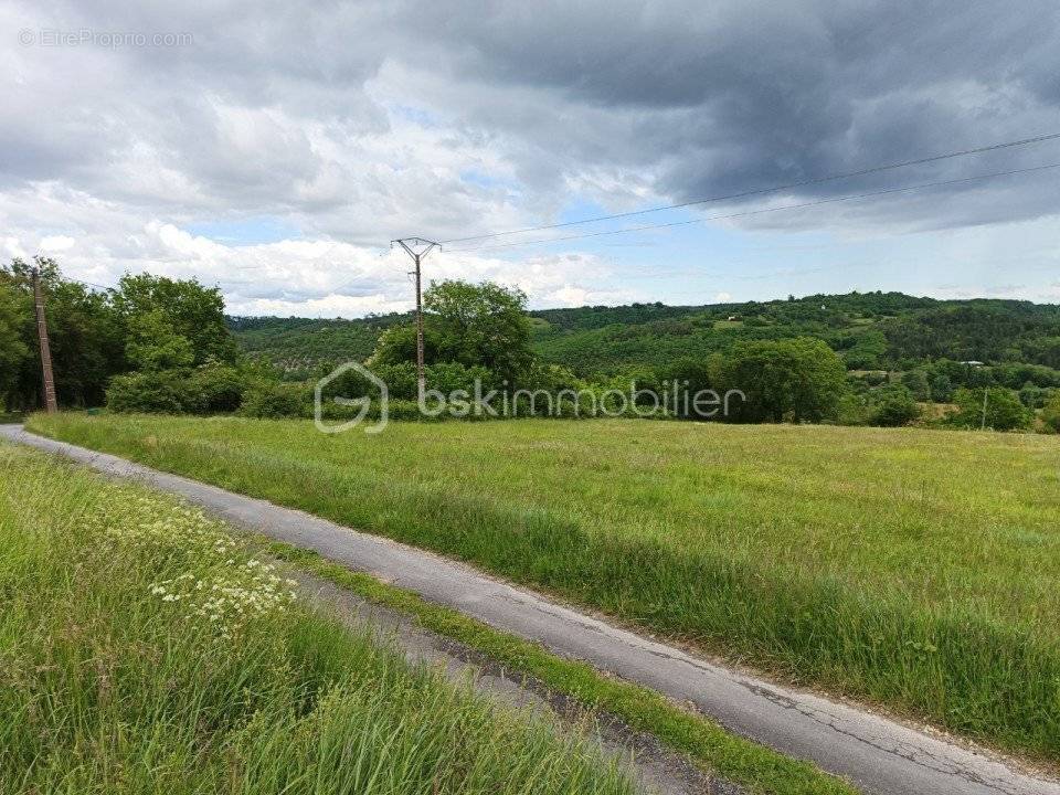 Terrain à SAINT-CYBRANET