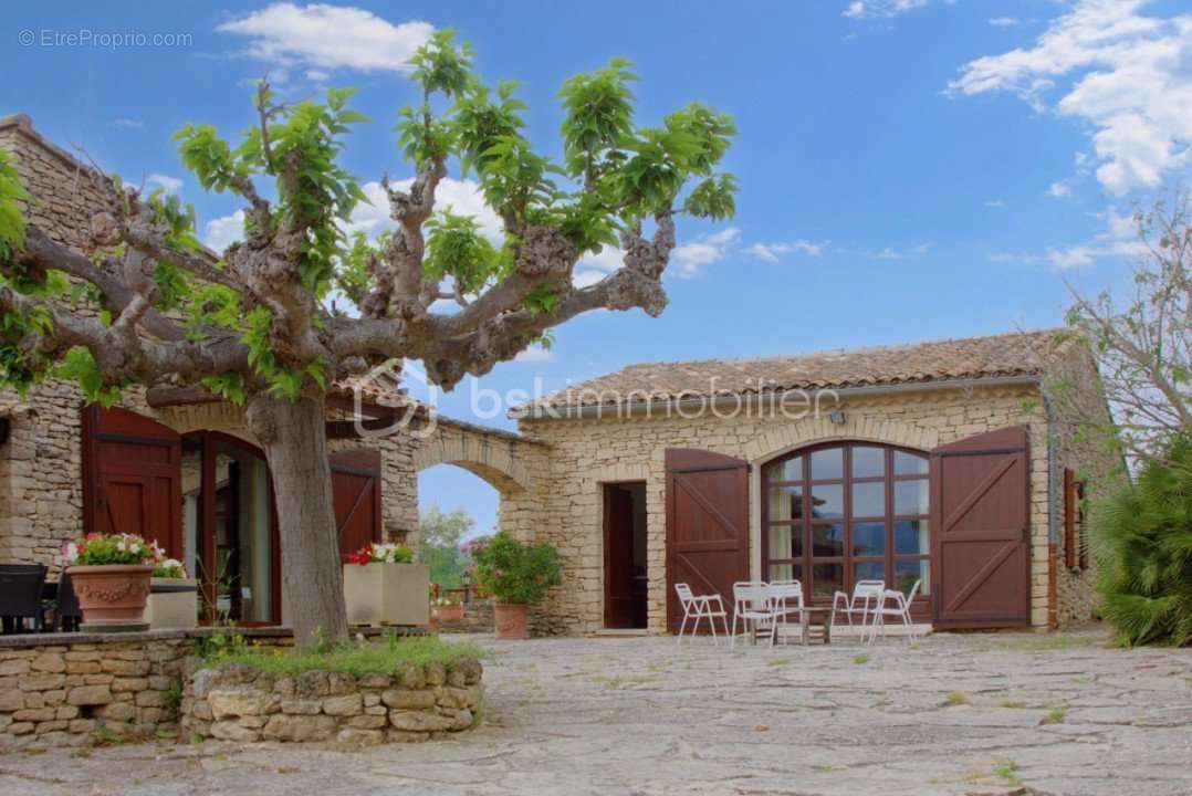 Maison à GORDES