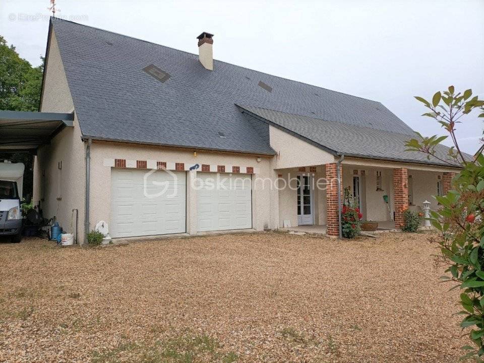 Maison à NEUILLE-LE-LIERRE