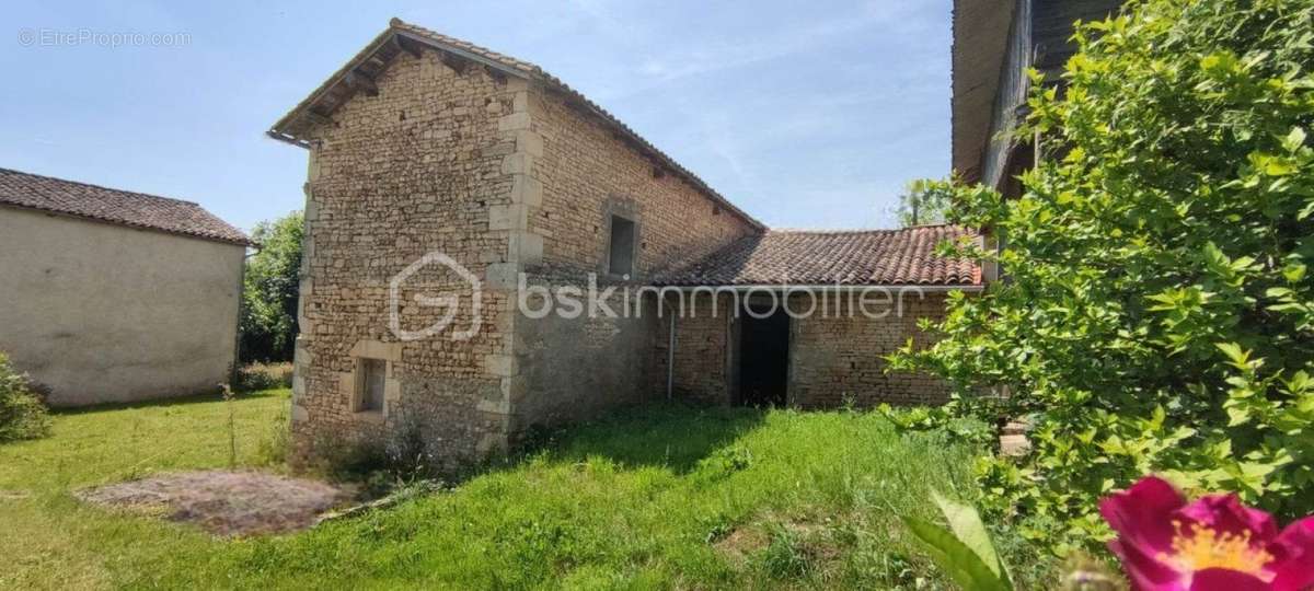 Maison à SAINT-COUTANT