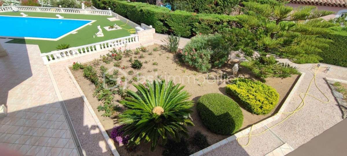 Maison à ROQUEBRUNE-SUR-ARGENS