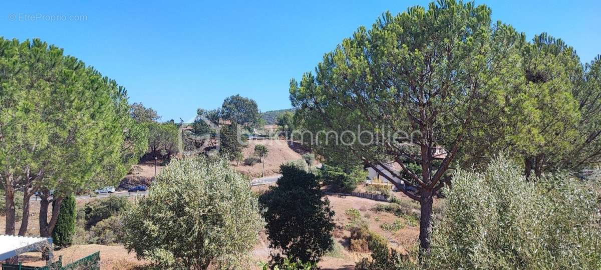 Appartement à ROQUEBRUNE-SUR-ARGENS