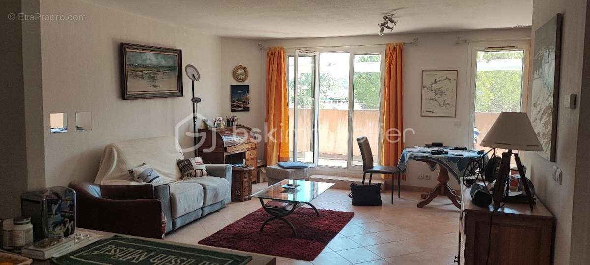 Appartement à ROQUEBRUNE-SUR-ARGENS