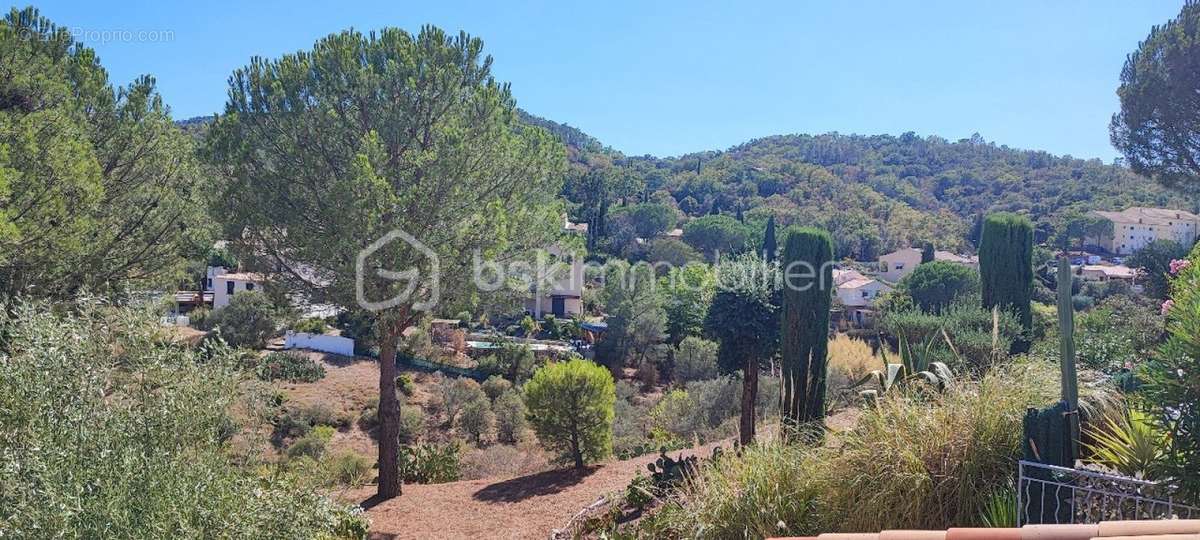 Appartement à ROQUEBRUNE-SUR-ARGENS