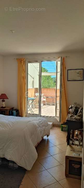 Appartement à ROQUEBRUNE-SUR-ARGENS