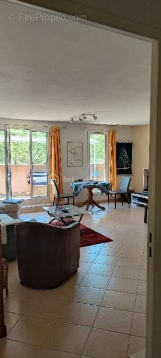 Appartement à ROQUEBRUNE-SUR-ARGENS