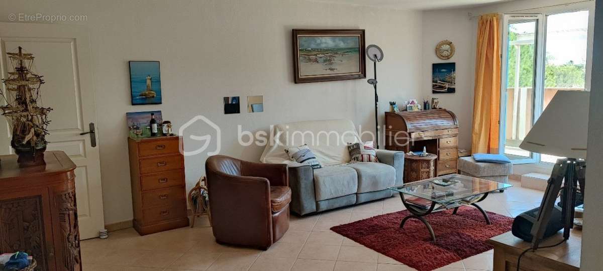 Appartement à ROQUEBRUNE-SUR-ARGENS