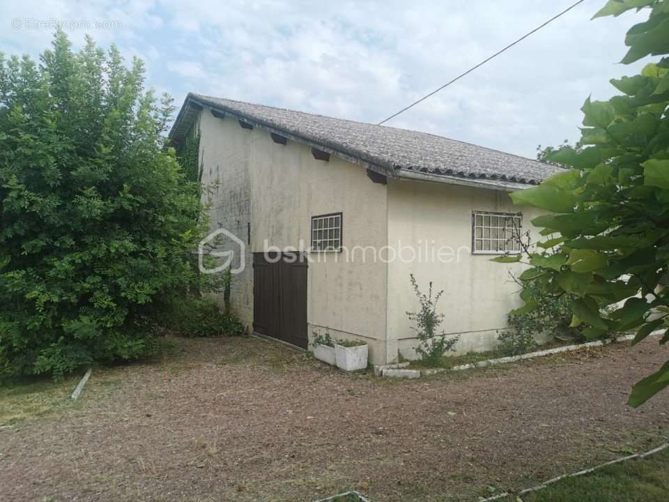 Maison à SAINT-CHRISTOPHE-DE-DOUBLE