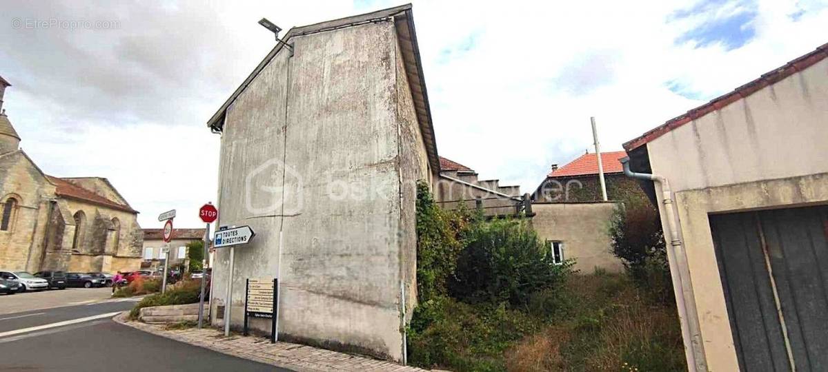 Maison à CHEF-BOUTONNE