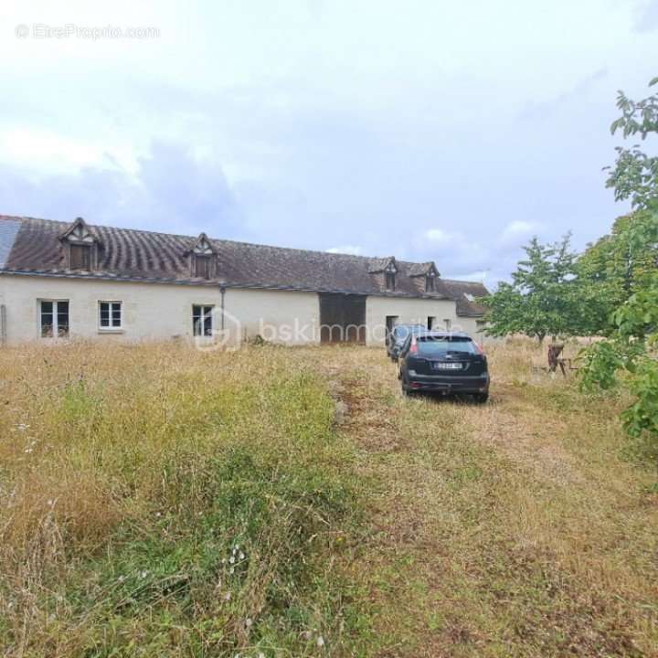 Maison à AMBILLOU