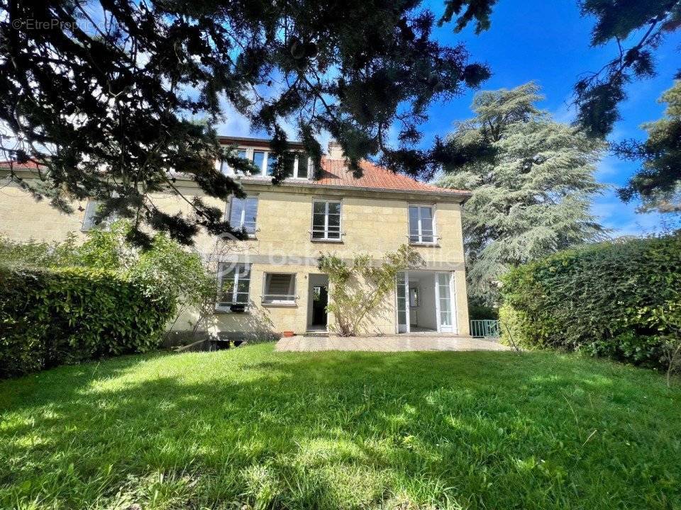 Maison à LA CELLE-SAINT-CLOUD