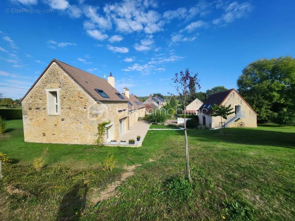 Maison à LA CELLE-SUR-NIEVRE