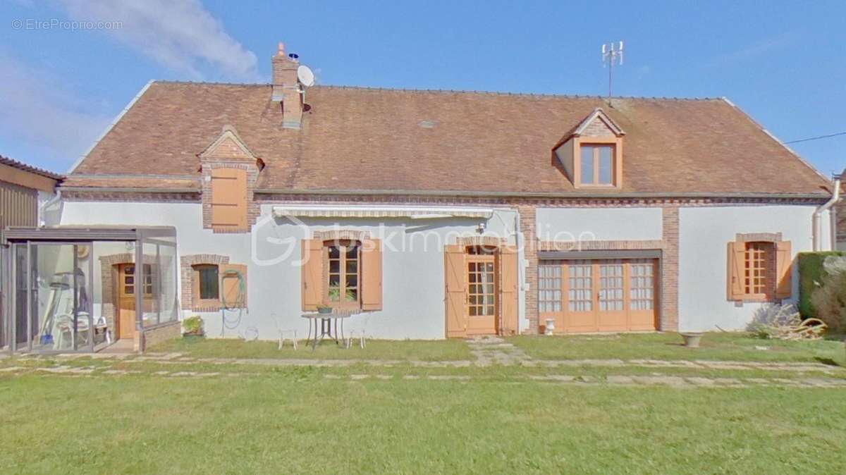 Maison à VILLENEUVE-L&#039;ARCHEVEQUE