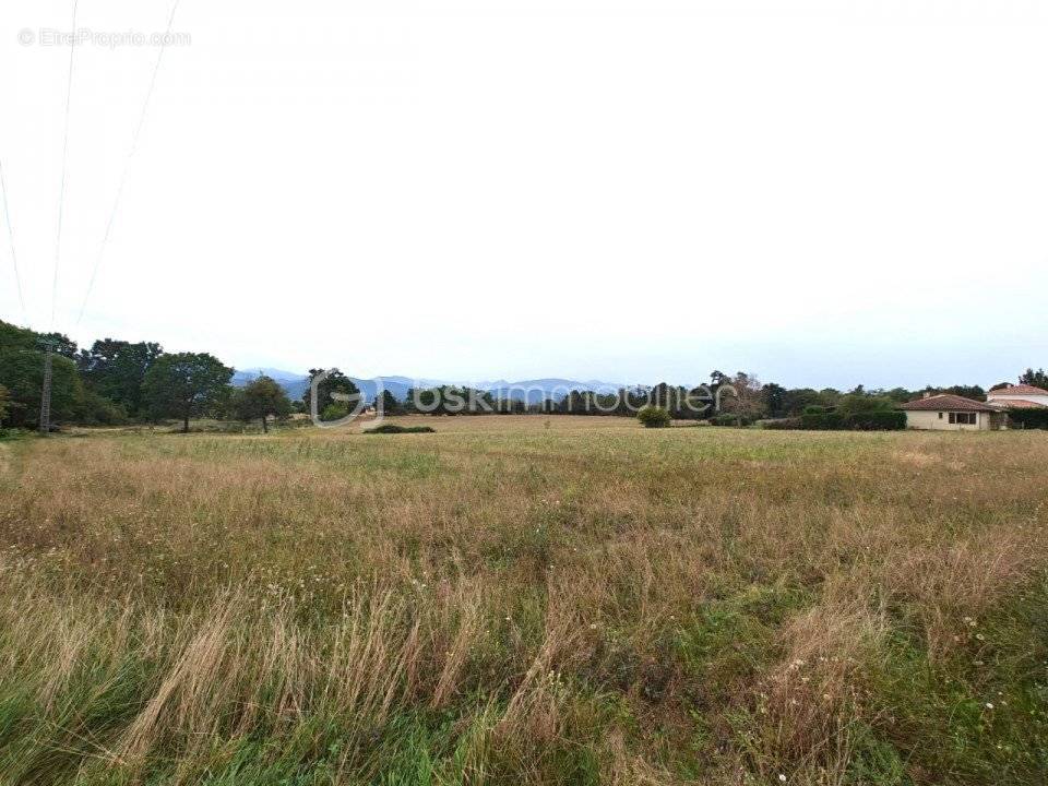 Terrain à VILLENEUVE-DE-RIVIERE