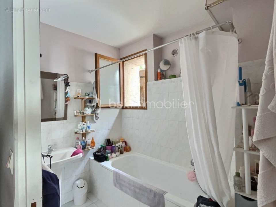 Appartement à LUNEL-VIEL