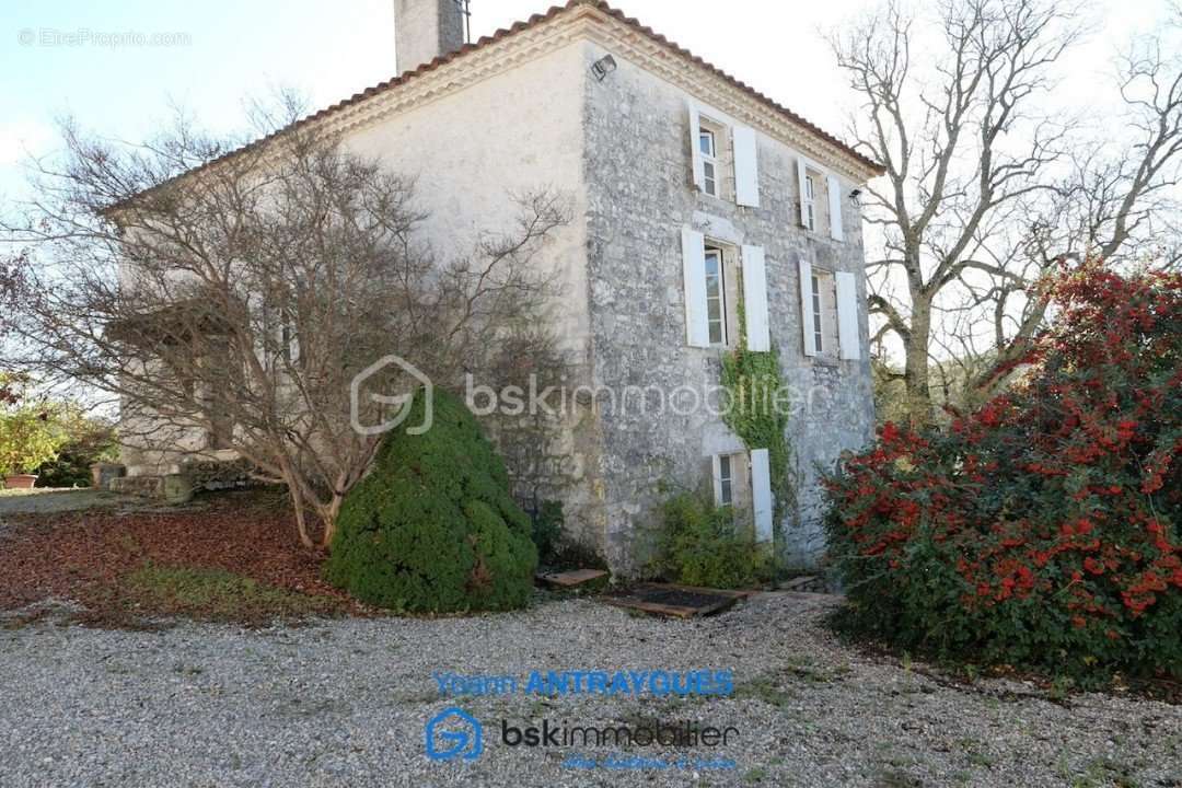 Maison à MONTAIGU-DE-QUERCY