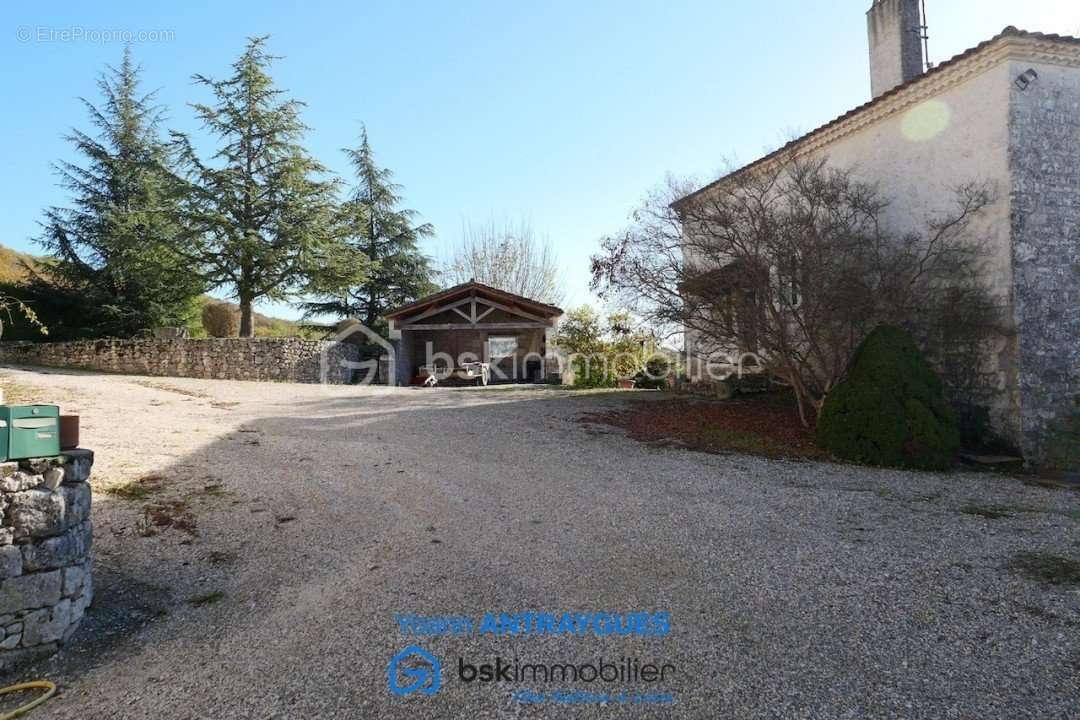 Maison à MONTAIGU-DE-QUERCY