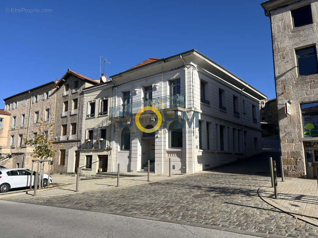 Appartement à SAINT-BONNET-LE-CHATEAU