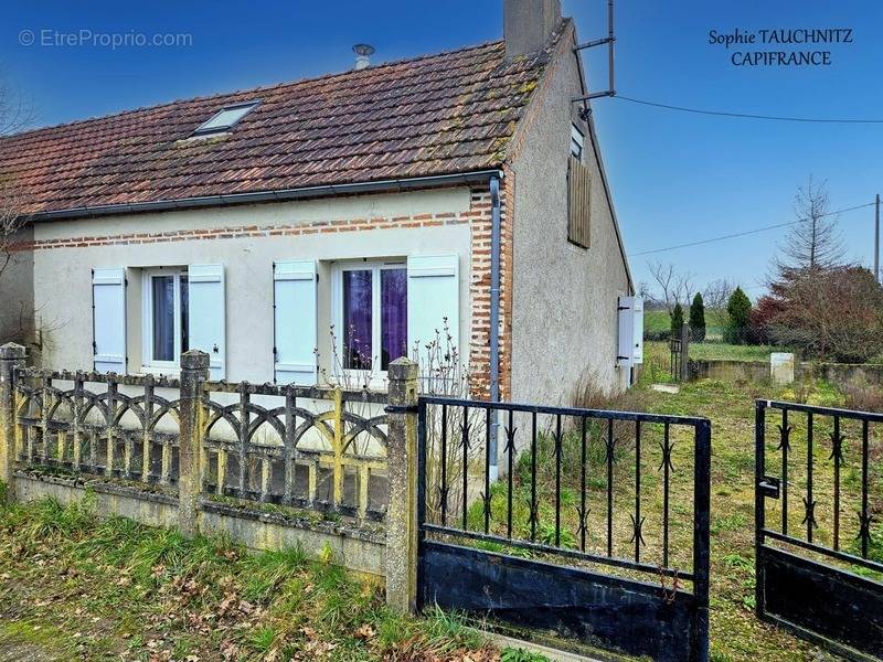 Maison à THIEL-SUR-ACOLIN