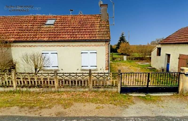 Maison à THIEL-SUR-ACOLIN