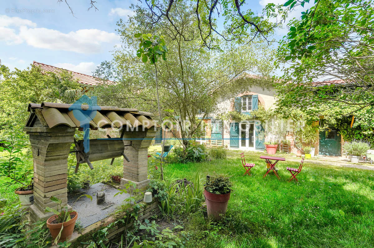 Maison à LAPEYROUSE-FOSSAT