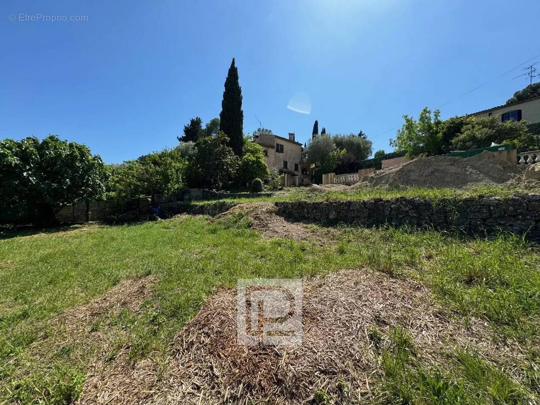 Terrain à MOUGINS