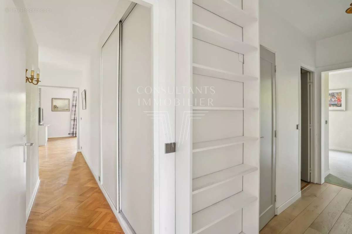 Appartement à PARIS-17E