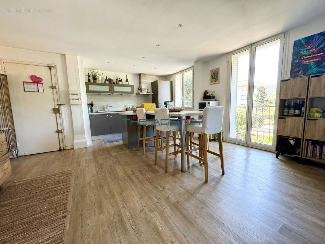 Appartement à MARSEILLE-9E