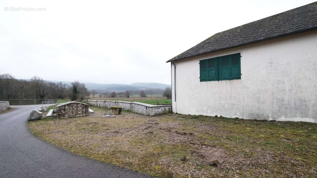 Parking à ARLEUF