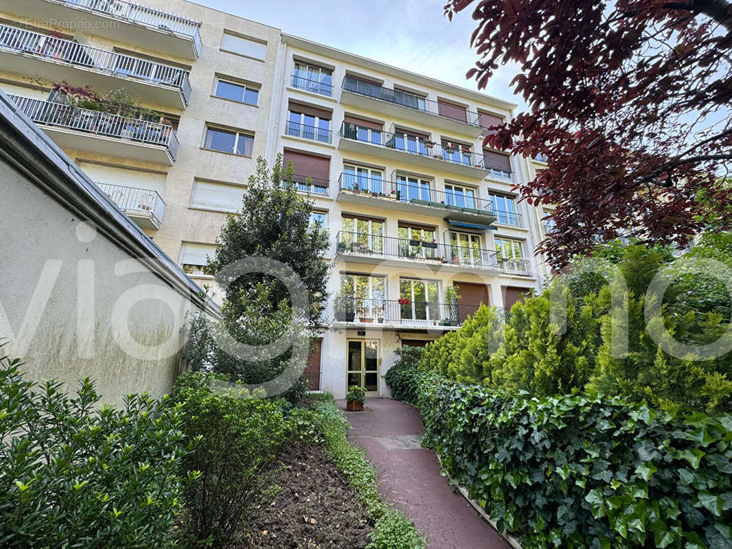 Appartement à NEUILLY-SUR-SEINE