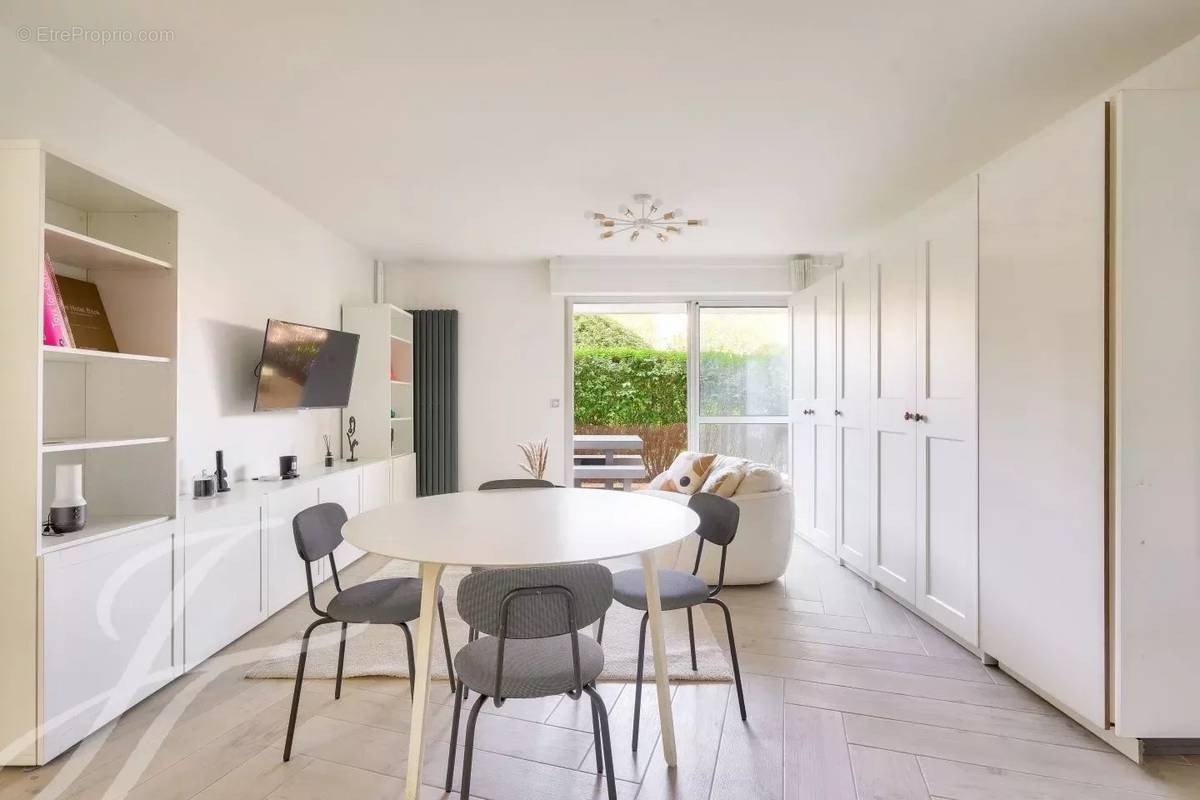 Appartement à NEUILLY-SUR-SEINE