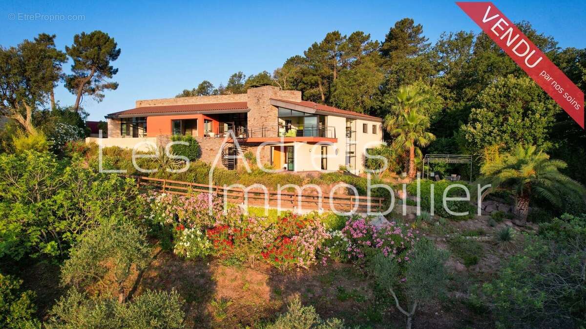 Maison à LES ADRETS-DE-L&#039;ESTEREL