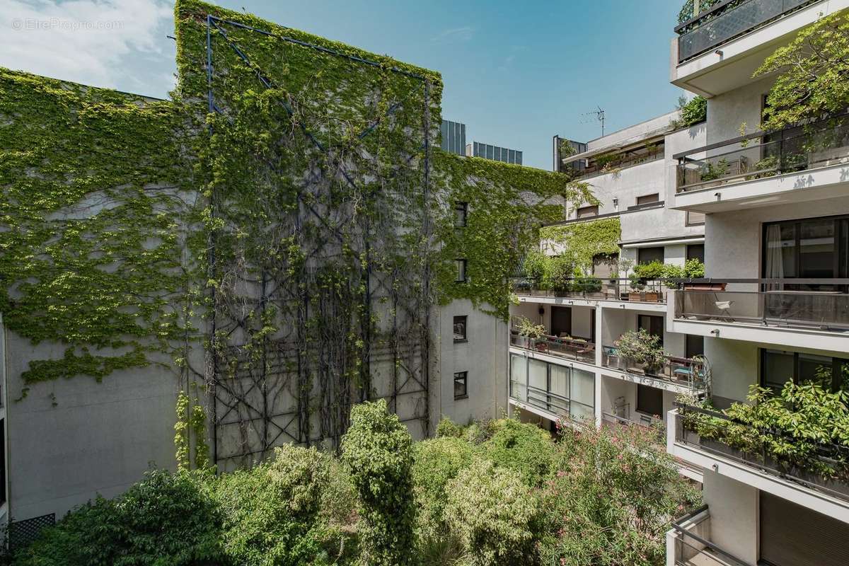 Appartement à PARIS-1E