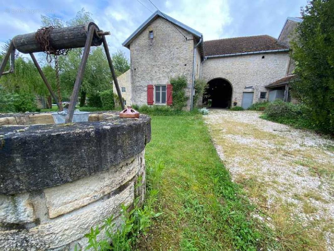 Maison à VAUCONCOURT-NERVEZAIN