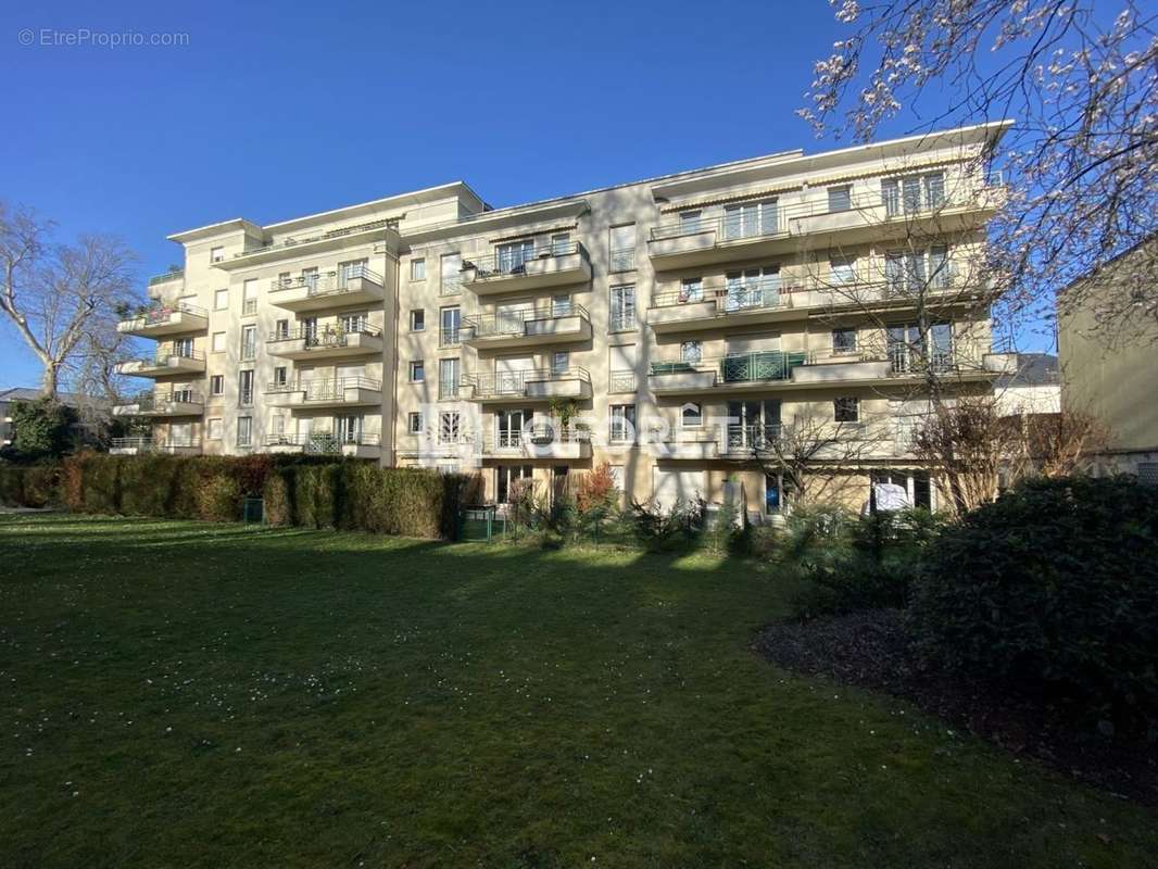 Appartement à VERNEUIL-SUR-SEINE