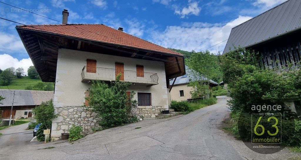 Maison à BELLECOMBE-EN-BAUGES