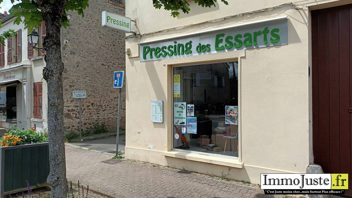 Autre à LES ESSARTS-LE-ROI