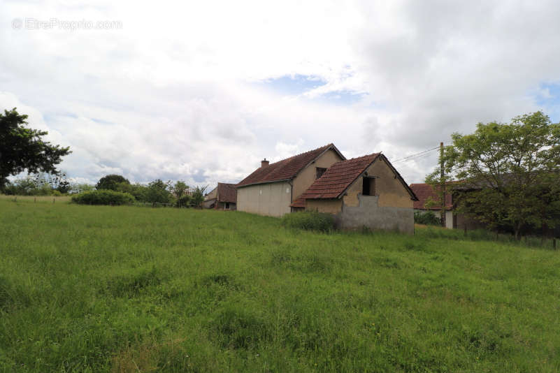 Maison à LUCENAY-LES-AIX