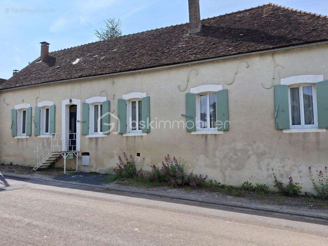 Maison à SAINT-MAURICE-AUX-RICHES-HOMMES