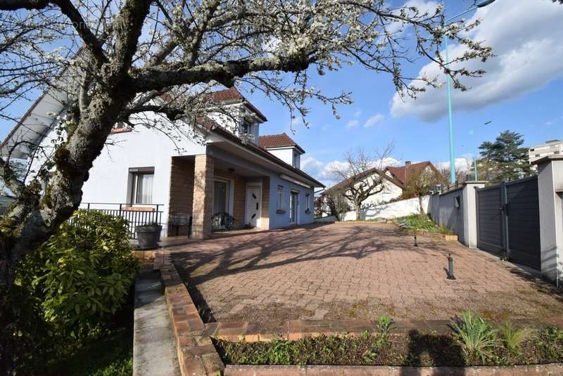 Maison à LONS-LE-SAUNIER