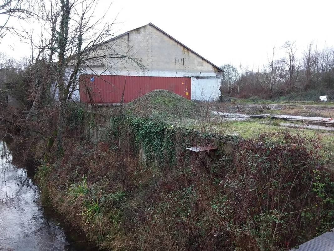 Commerce à LES EGLISOTTES-ET-CHALAURES