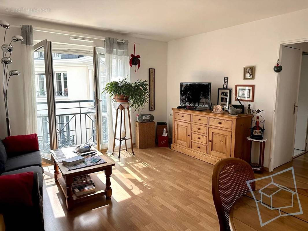 Appartement à VOISINS-LE-BRETONNEUX