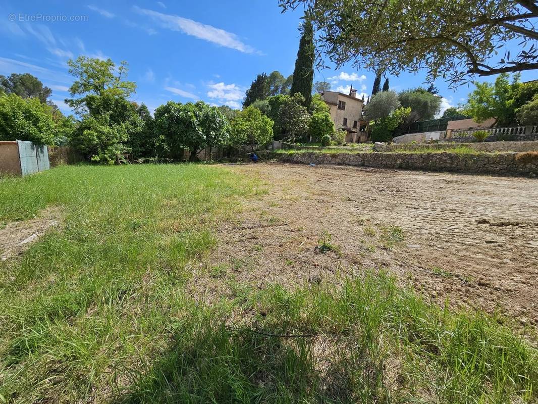 Terrain à MOUGINS