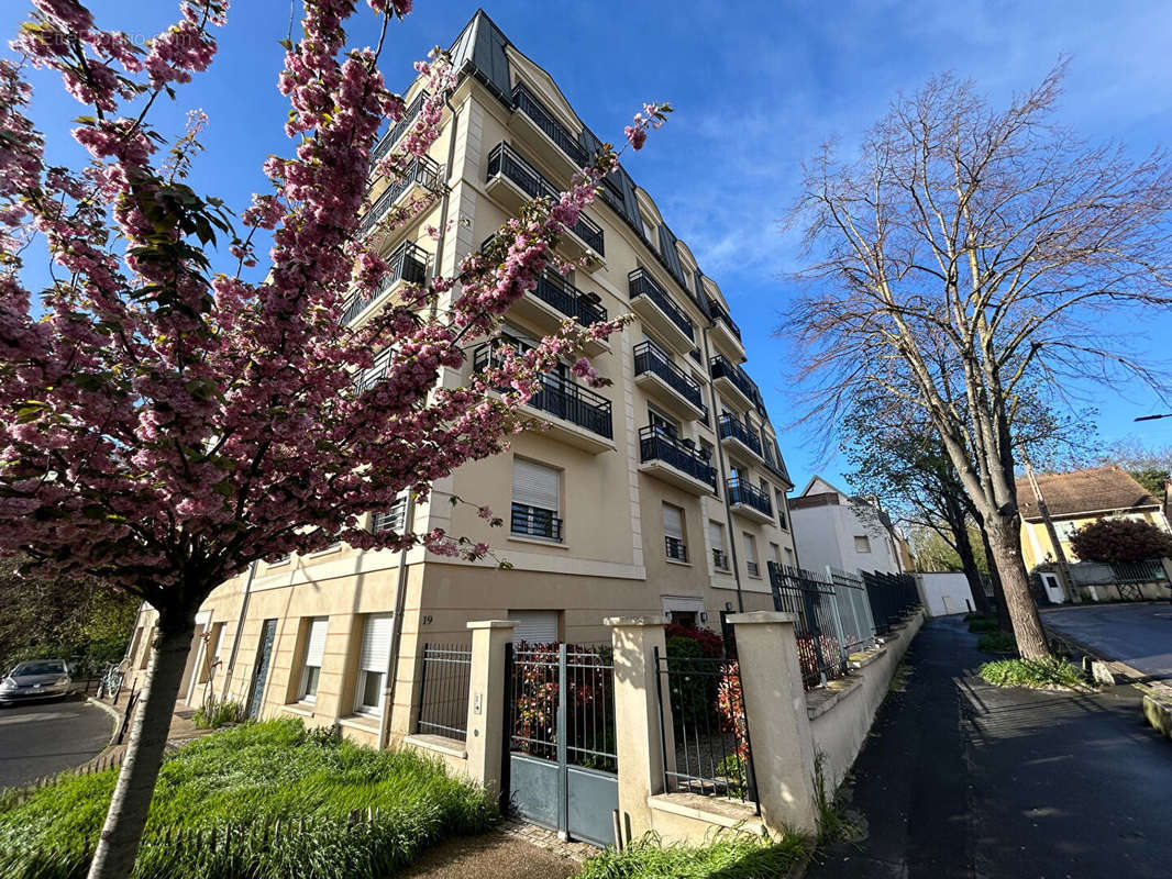 Appartement à SARTROUVILLE