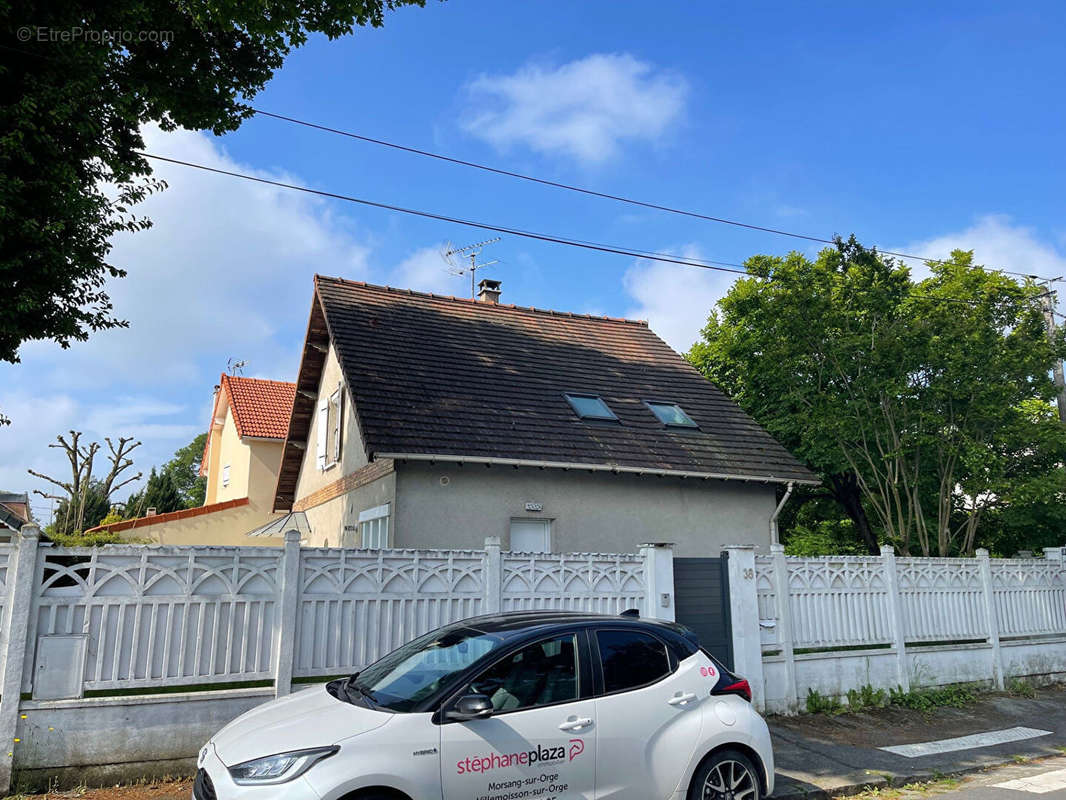 Maison à SAINTE-GENEVIEVE-DES-BOIS