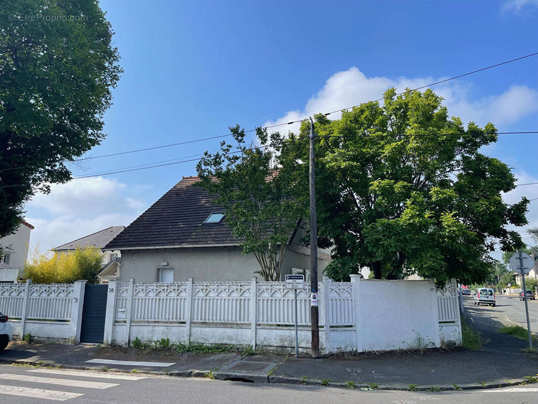 Maison à SAINTE-GENEVIEVE-DES-BOIS