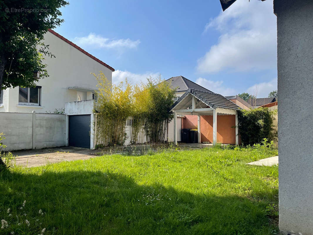 Maison à SAINTE-GENEVIEVE-DES-BOIS