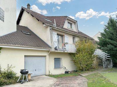 Appartement à SAINTE-GENEVIEVE-DES-BOIS