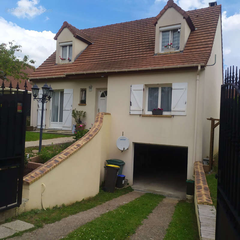 Maison à SAINT-GERMAIN-LES-ARPAJON