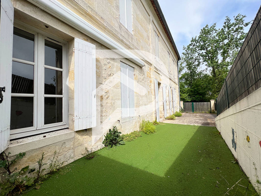 Maison à FRONSAC